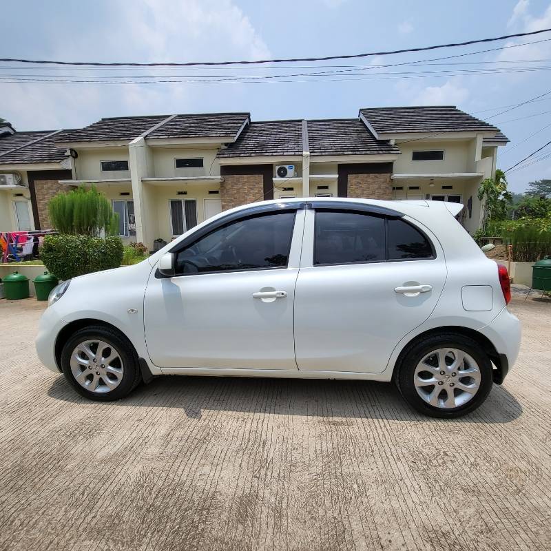 Used 2015 Nissan March  1.2 L MID CBU A/T 1.2 L MID CBU A/T for sale