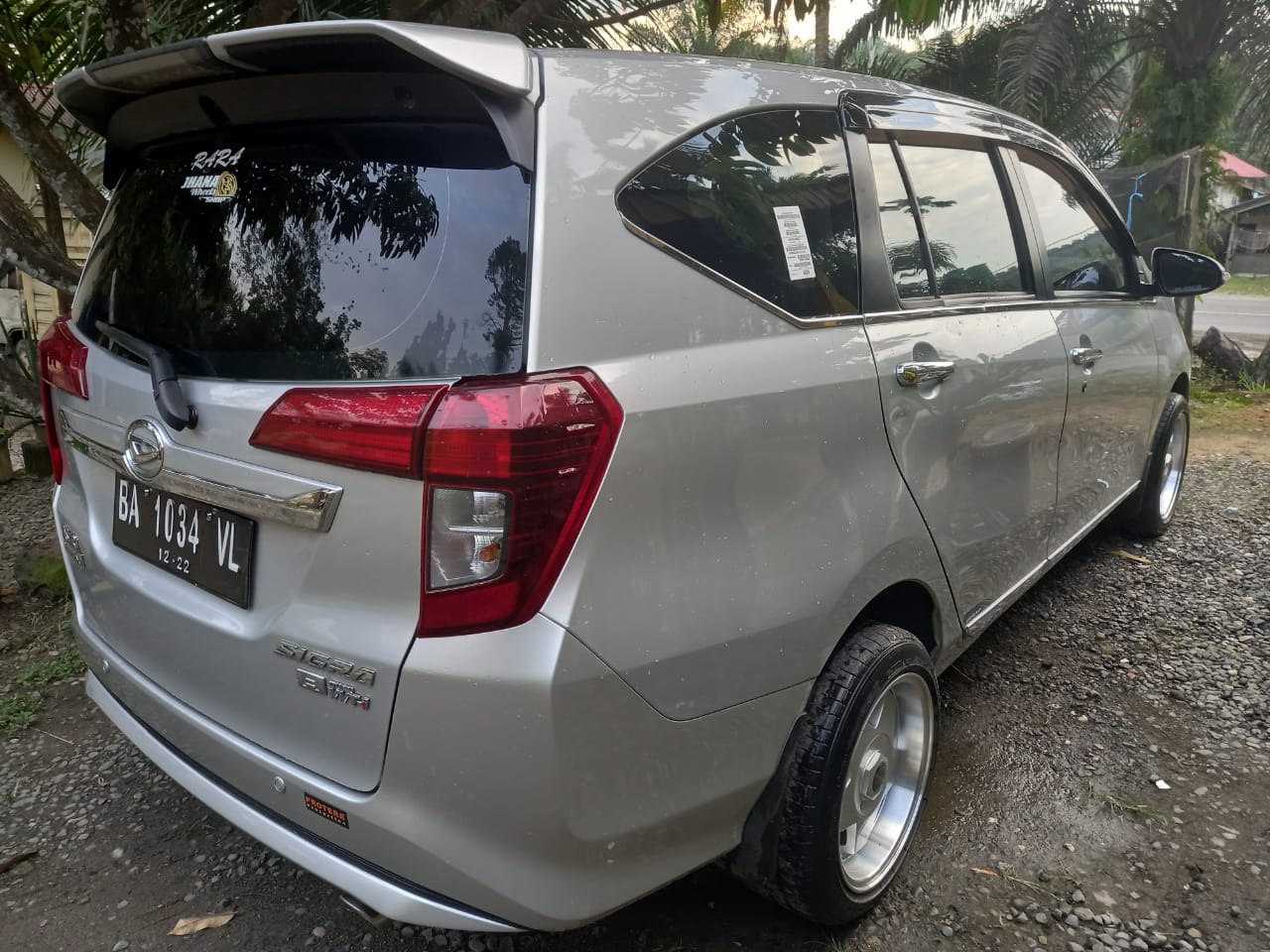 2017 Daihatsu Sigra  1.2 R MT 2017 Daihatsu Sigra  1.2 R MT