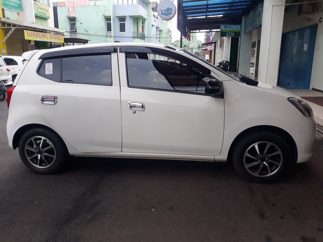 2015 Daihatsu Ayla  1.0 D MT 2015 Daihatsu Ayla  1.0 D MT
