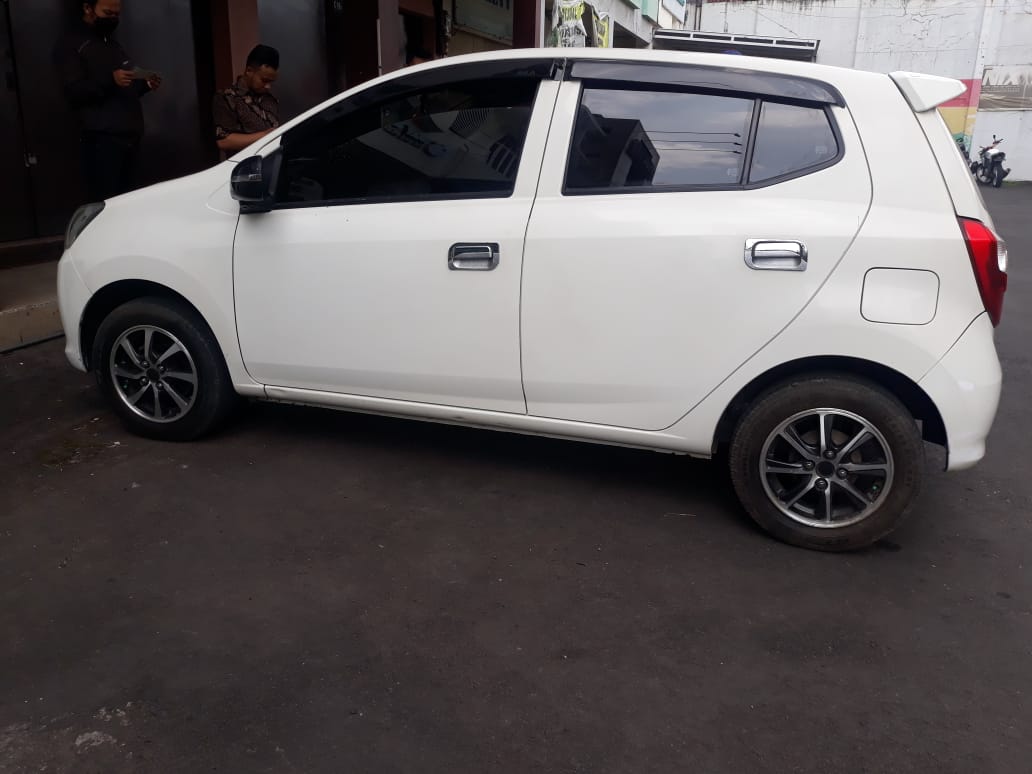 2015 Daihatsu Ayla  1.0 D MT 2015 Daihatsu Ayla  1.0 D MT