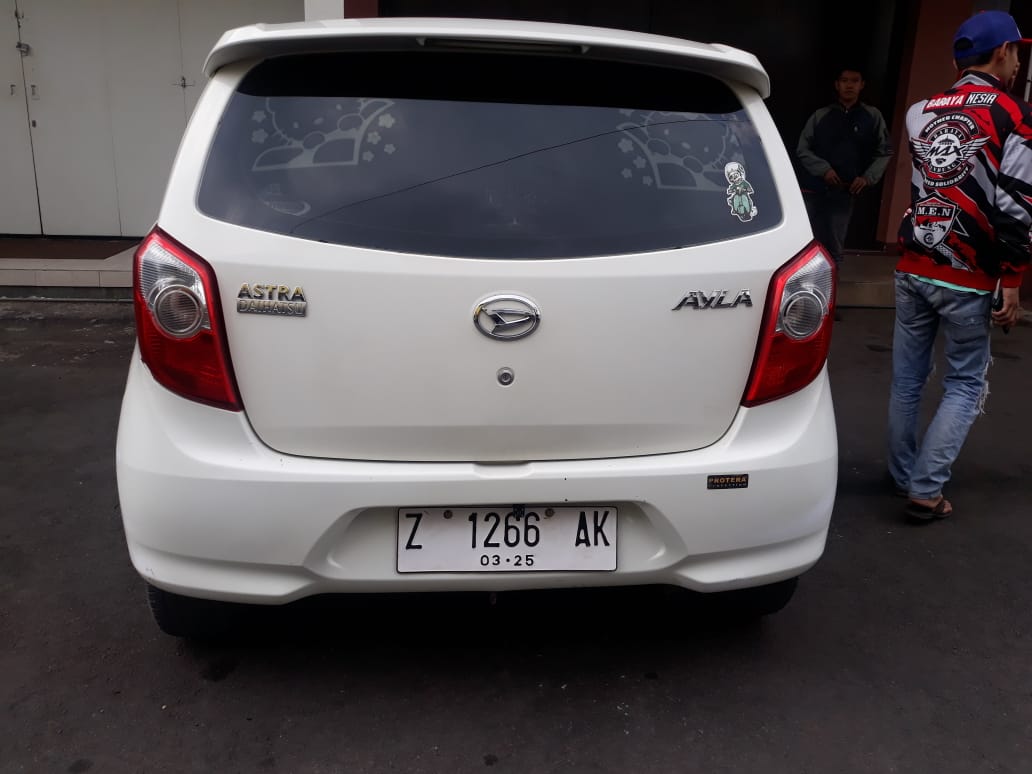 2015 Daihatsu Ayla  1.0 D MT 2015 Daihatsu Ayla  1.0 D MT