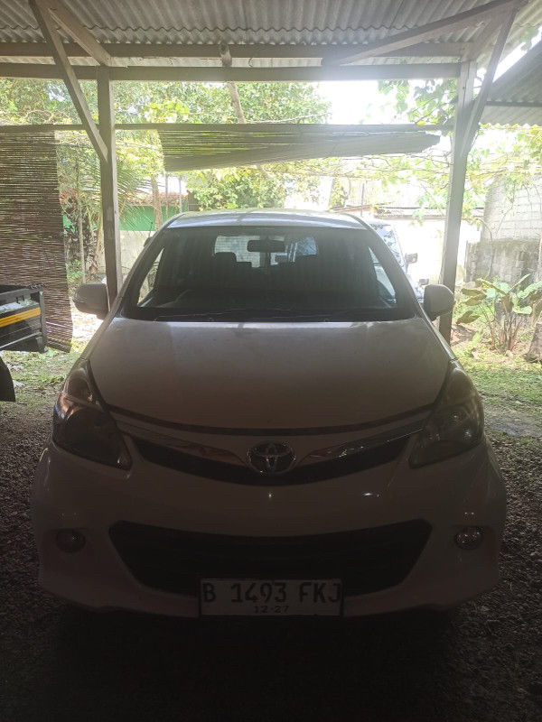 Second Hand 2012 Toyota Avanza Veloz  1.5 AT Second Hand 2012 Toyota Avanza Veloz  1.5 AT