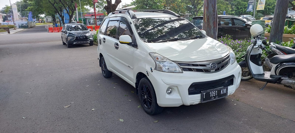 2013 Daihatsu Xenia  1.3 X AT 2013 Daihatsu Xenia  1.3 X AT