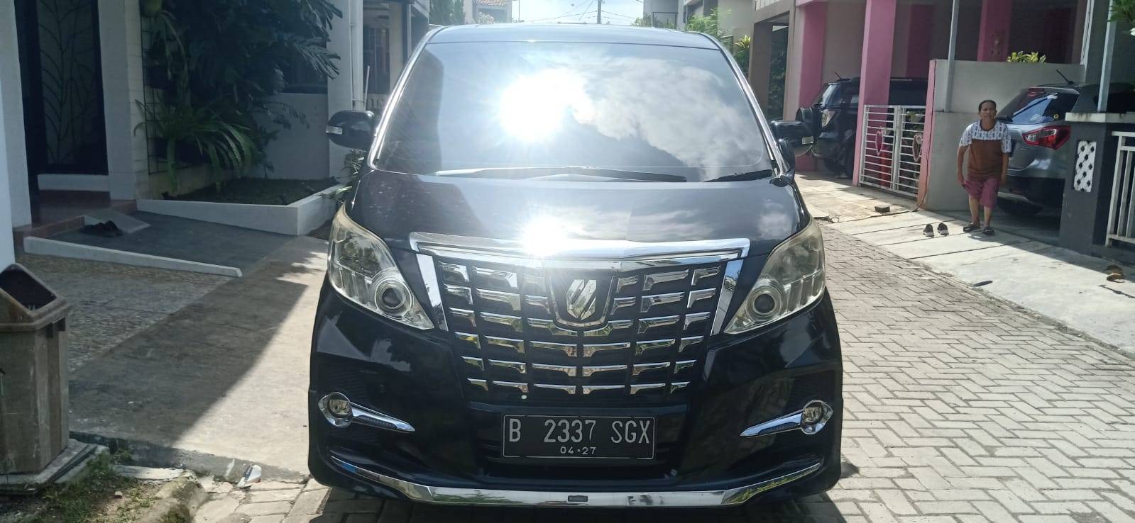 2014 Toyota Alphard 2.5 X A/T Bekas 2014 Toyota Alphard 2.5 X A/T Bekas