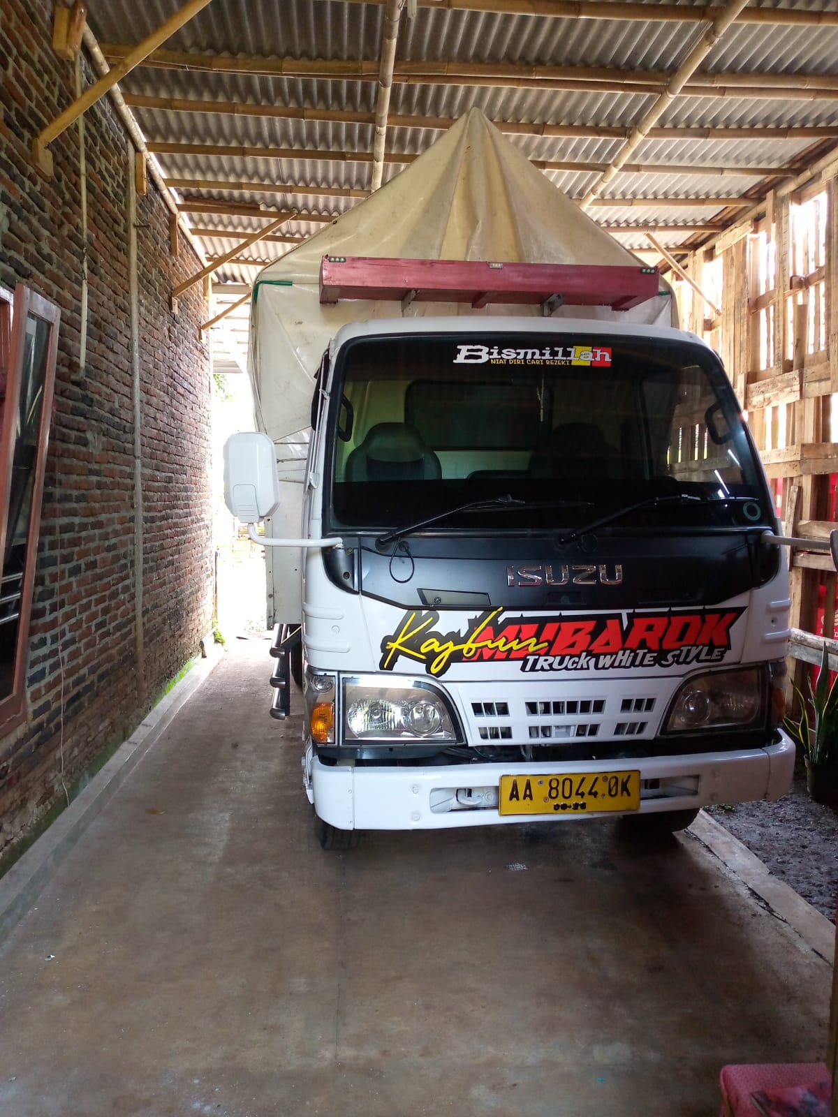 2012 Isuzu Traga 2012 Isuzu Traga