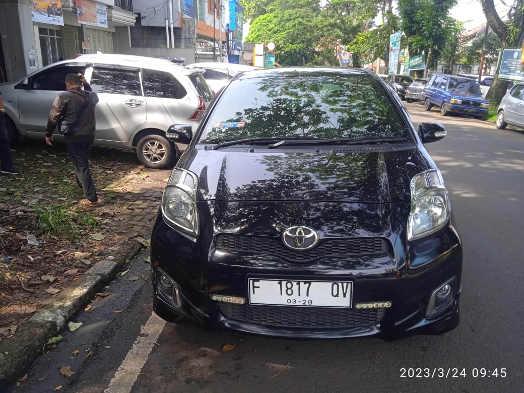 2012 Toyota Yaris E 1.5L AT 2012 Toyota Yaris E 1.5L AT