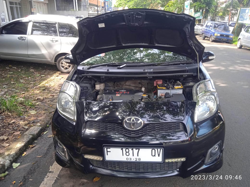 2012 Toyota Yaris E 1.5L AT 2012 Toyota Yaris E 1.5L AT