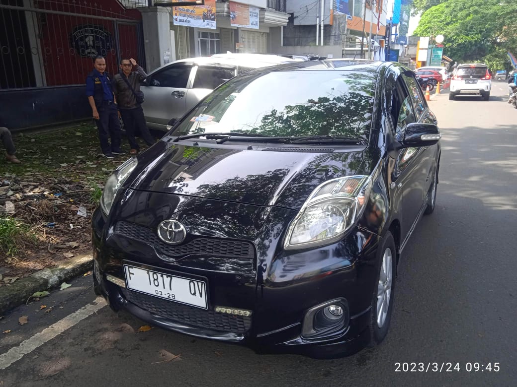 2012 Toyota Yaris E 1.5L AT 2012 Toyota Yaris E 1.5L AT