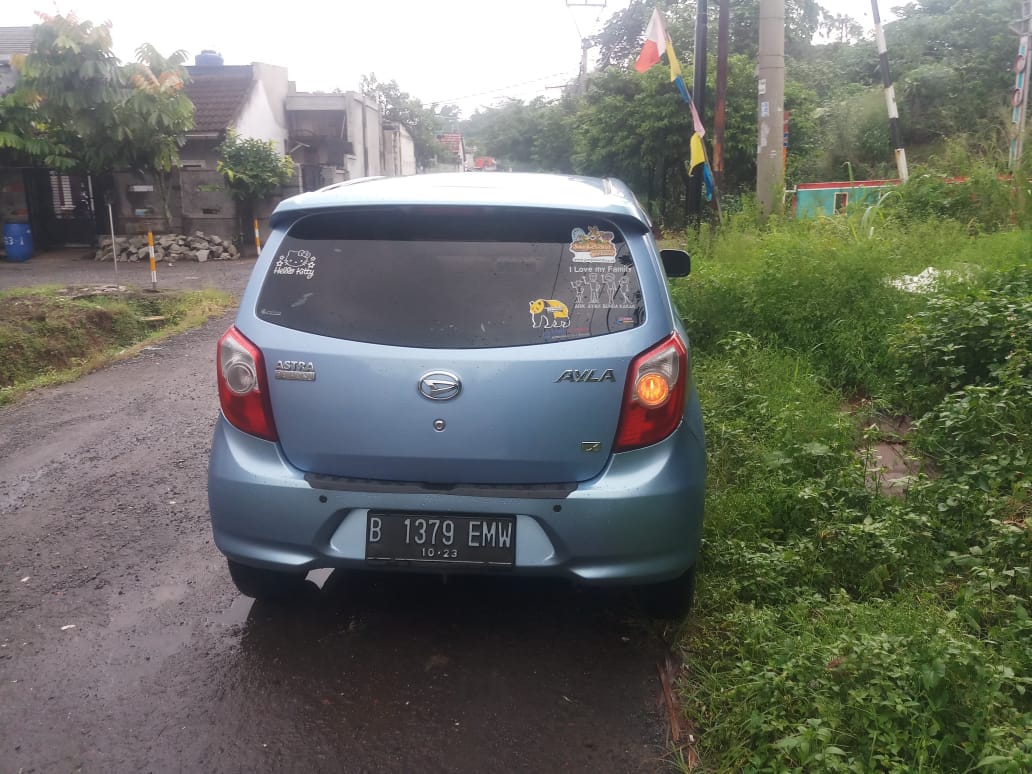 2013 Daihatsu Ayla  2013 Daihatsu Ayla