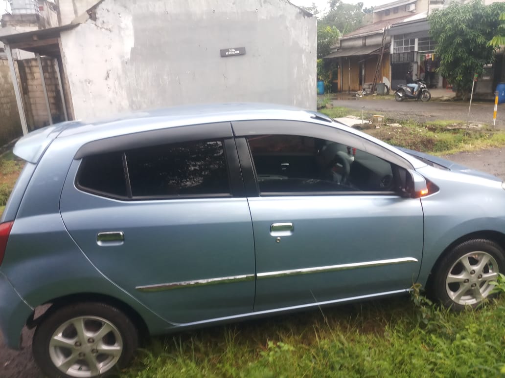 2013 Daihatsu Ayla  2013 Daihatsu Ayla