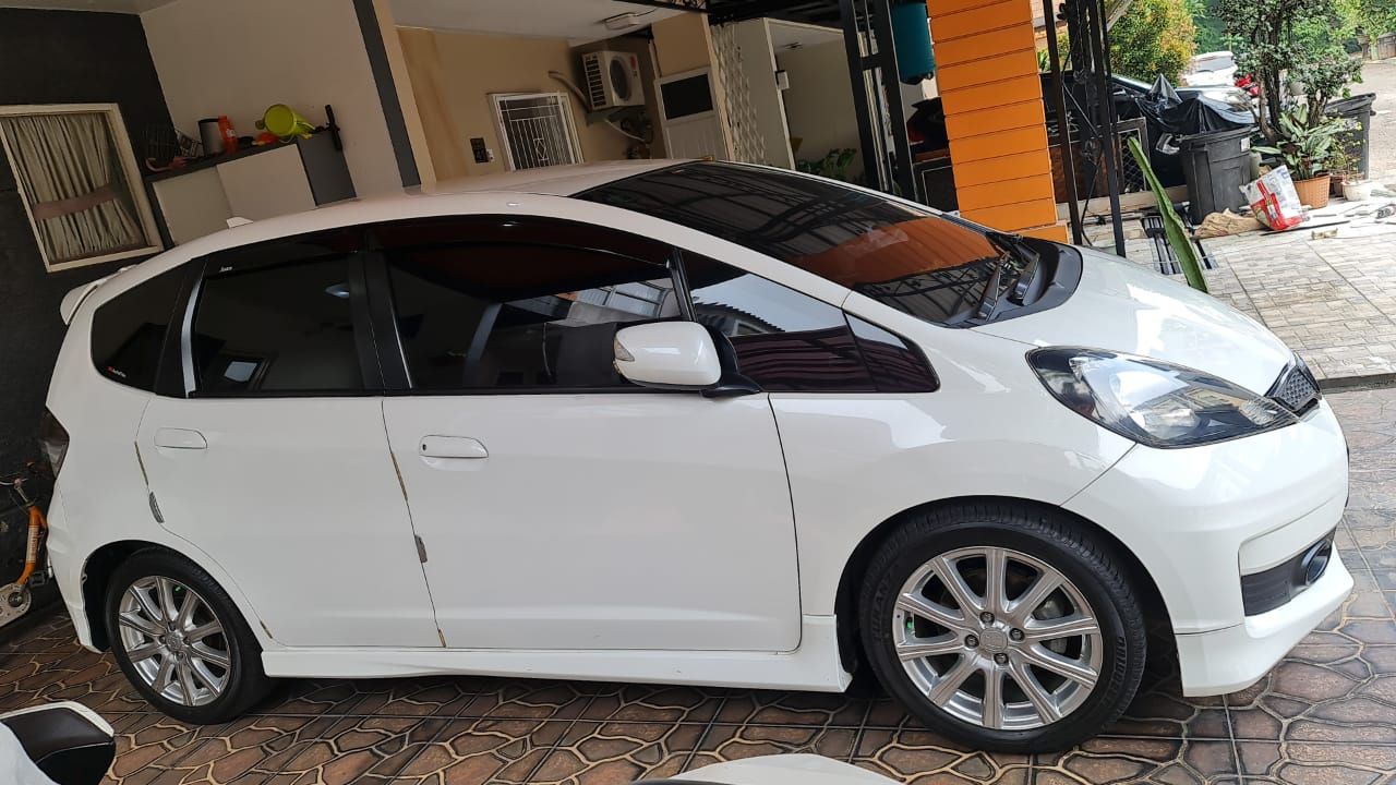 2013 Honda Jazz VTEC 1.5L AT 2013 Honda Jazz VTEC 1.5L AT