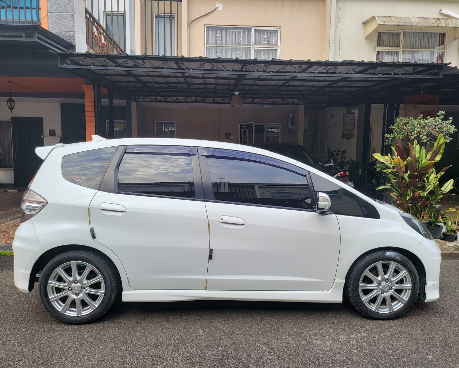 2013 Honda Jazz VTEC 1.5L AT 2013 Honda Jazz VTEC 1.5L AT