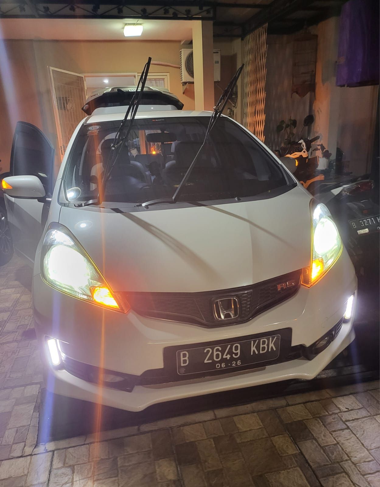 2013 Honda Jazz VTEC 1.5L AT 2013 Honda Jazz VTEC 1.5L AT