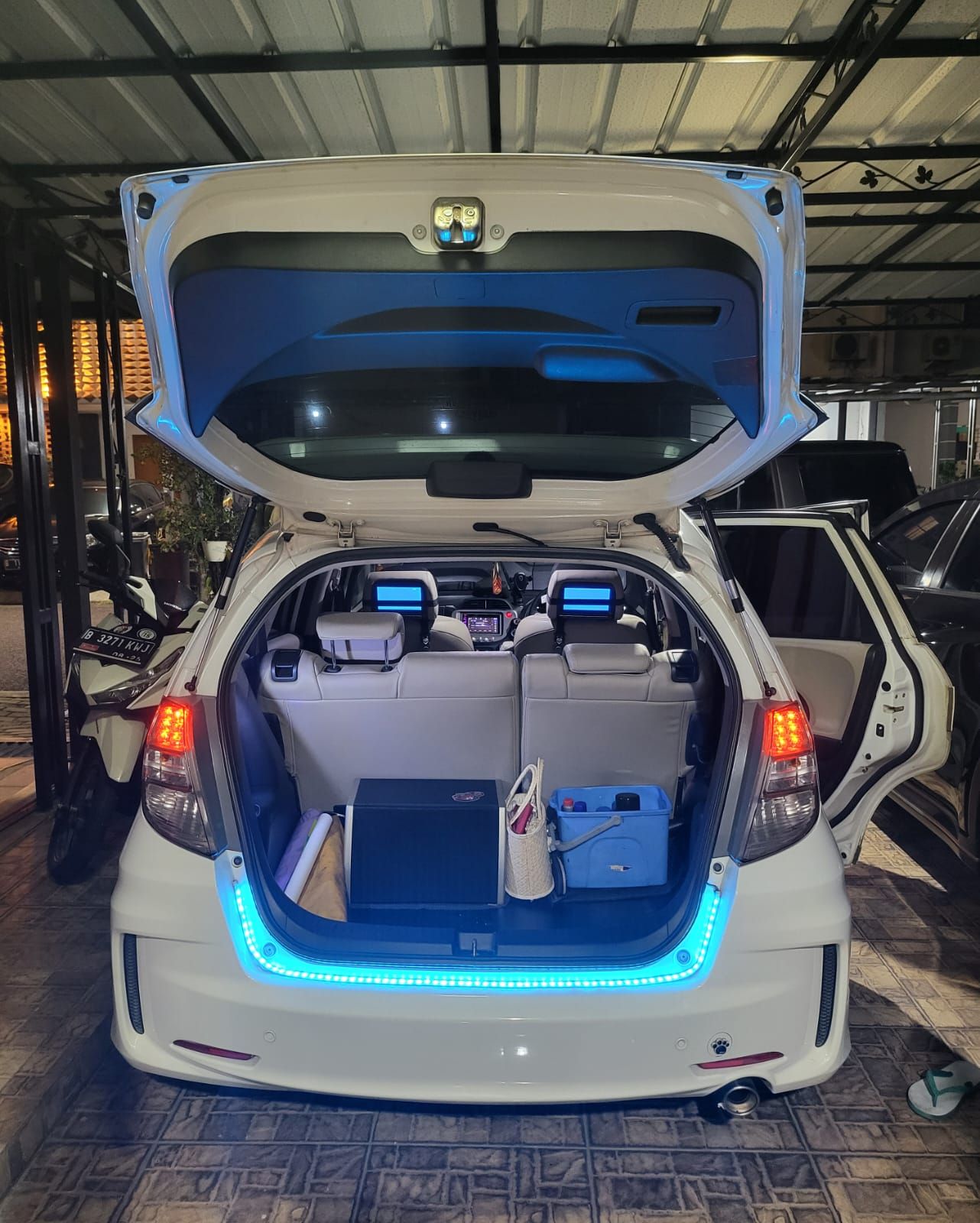 2013 Honda Jazz VTEC 1.5L AT 2013 Honda Jazz VTEC 1.5L AT