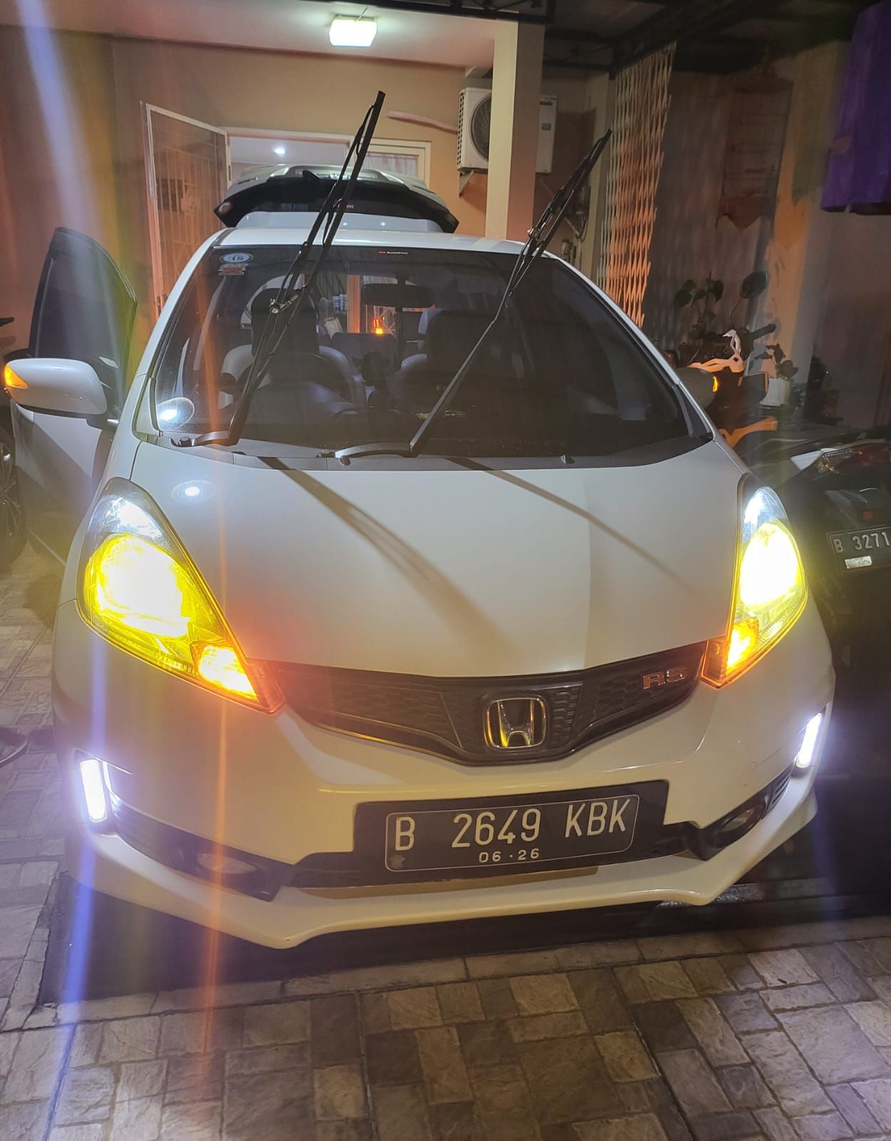 2013 Honda Jazz VTEC 1.5L AT 2013 Honda Jazz VTEC 1.5L AT