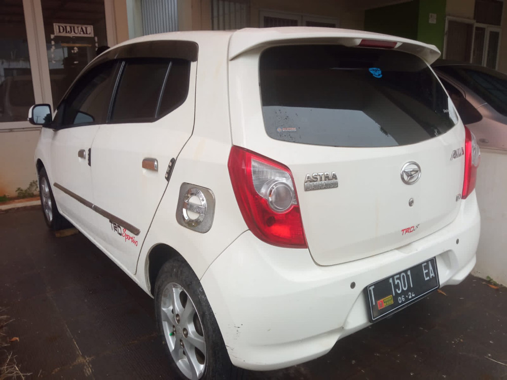 2014 Daihatsu Ayla  1.0 X MT 2014 Daihatsu Ayla  1.0 X MT