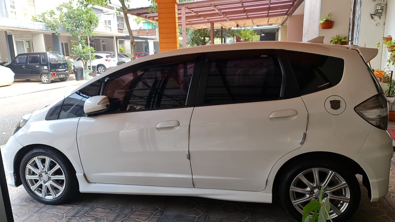 2013 Honda Jazz VTEC 1.5L AT 2013 Honda Jazz VTEC 1.5L AT