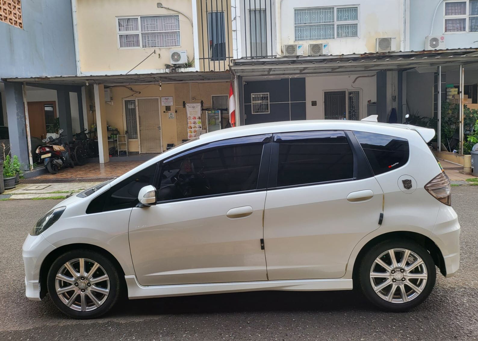 2013 Honda Jazz VTEC 1.5L AT 2013 Honda Jazz VTEC 1.5L AT