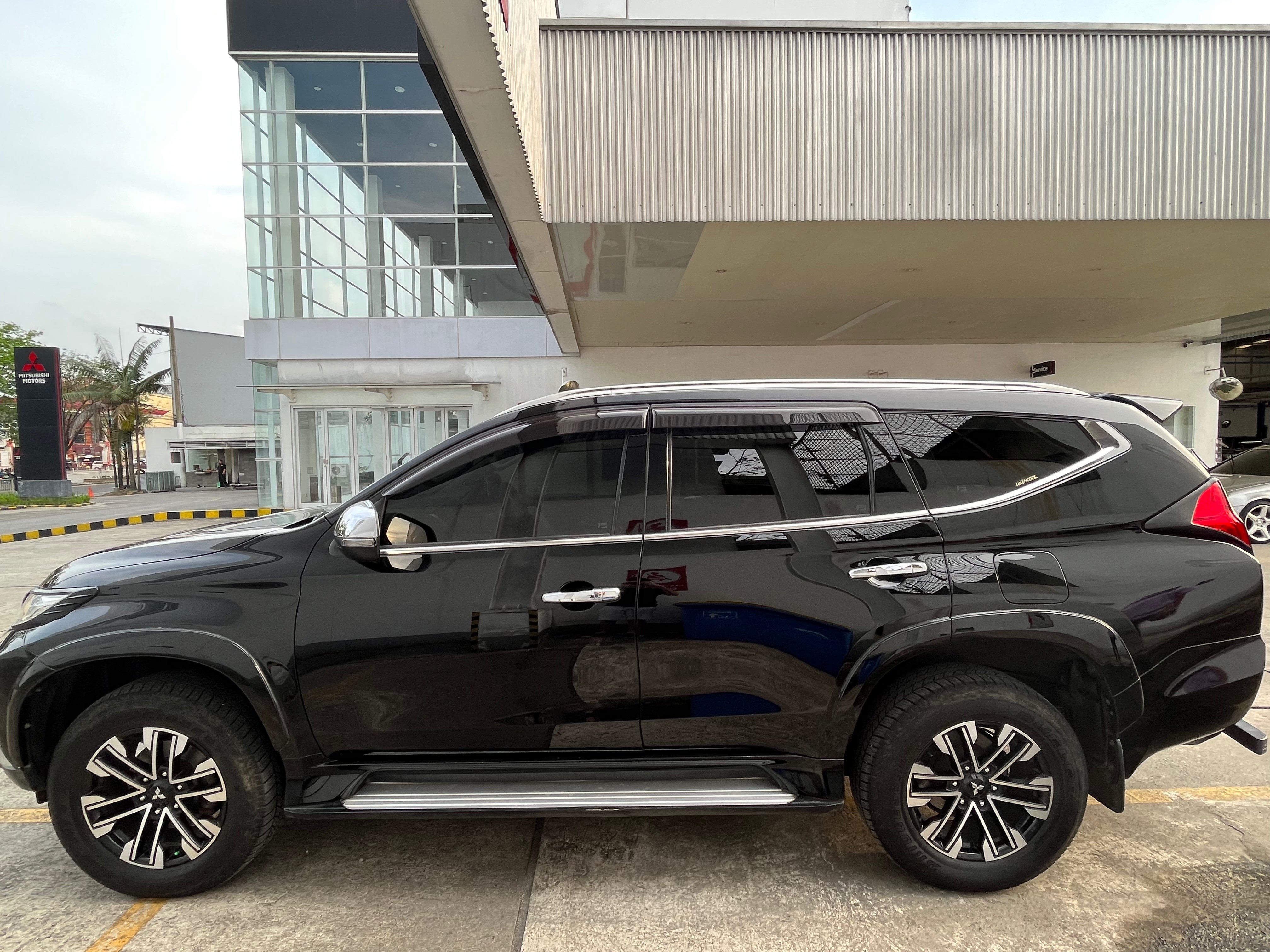 2018 Mitsubishi Pajero Sport Dakar AT 4x2 2018 Mitsubishi Pajero Sport Dakar AT 4x2