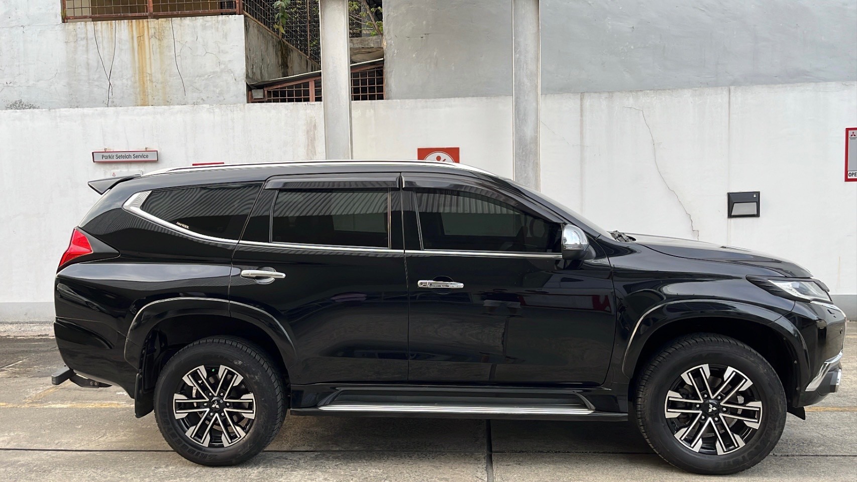 2018 Mitsubishi Pajero Sport Dakar AT 4x2 2018 Mitsubishi Pajero Sport Dakar AT 4x2