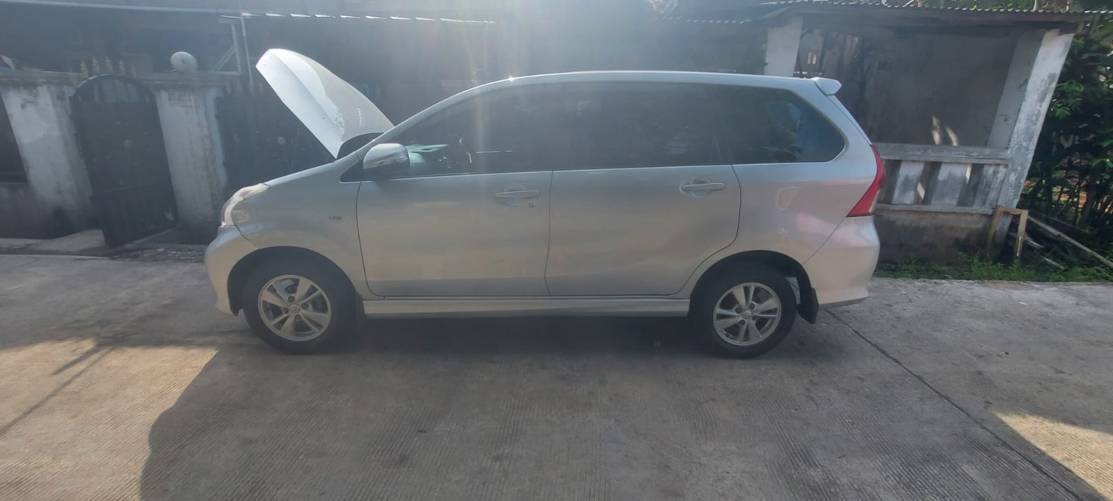 2012 Toyota Avanza Veloz  1.5 MT 2012 Toyota Avanza Veloz  1.5 MT