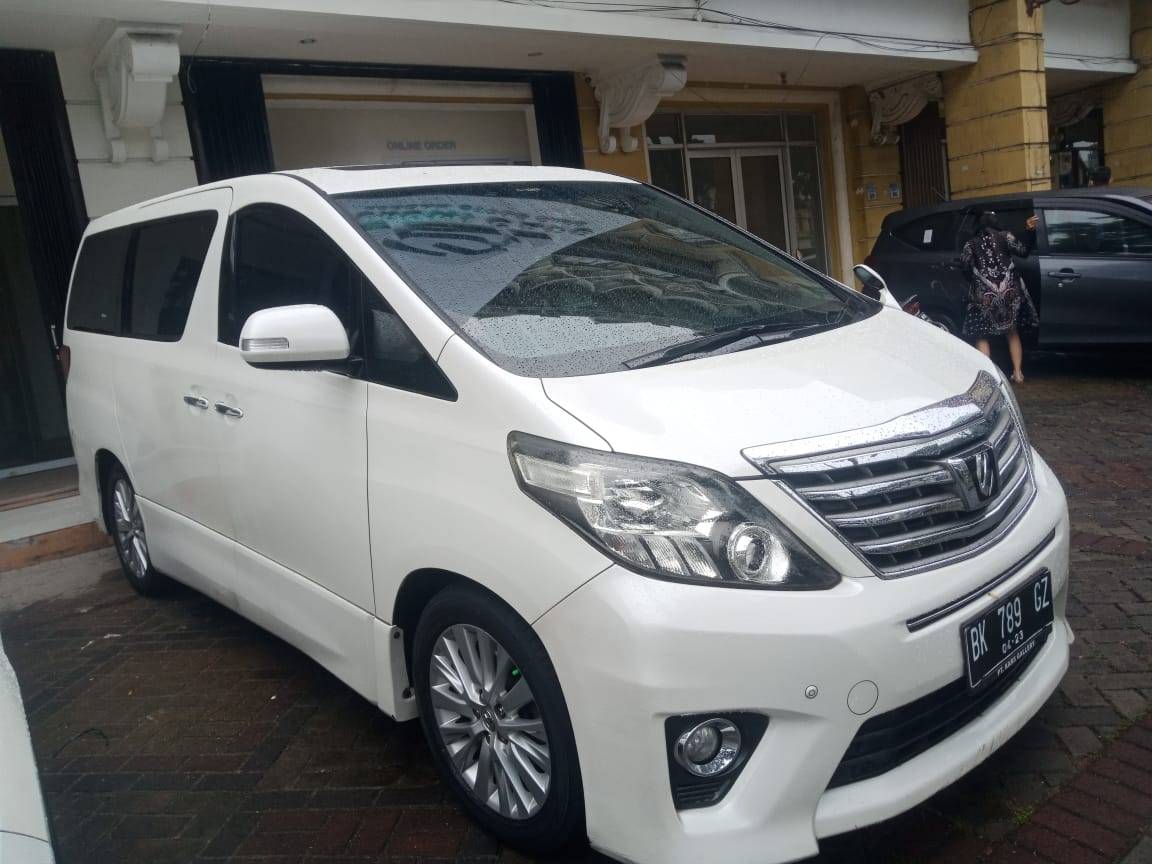Second Hand 2013 Toyota Alphard S Option 2.4L AT Second Hand 2013 Toyota Alphard S Option 2.4L AT
