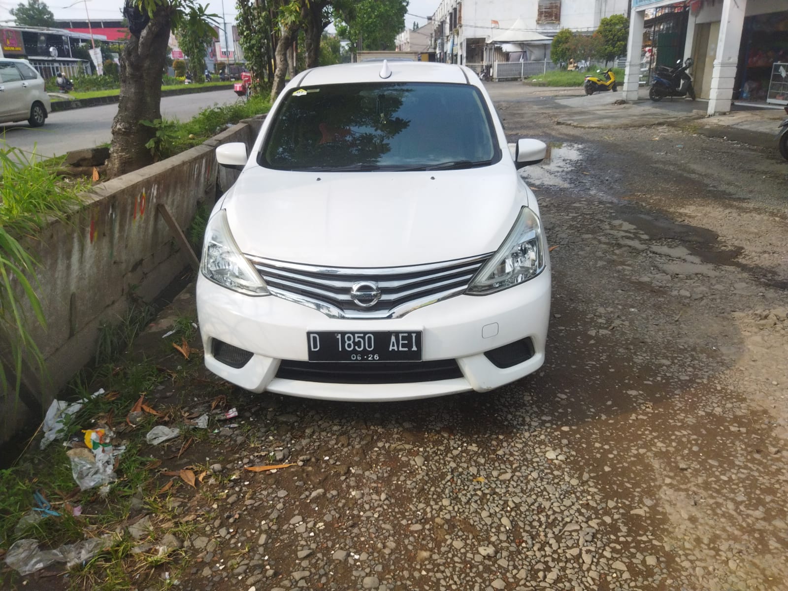 2016 Nissan Grand Livina 1.5 SV CVT Bekas 2016 Nissan Grand Livina 1.5 SV CVT Bekas