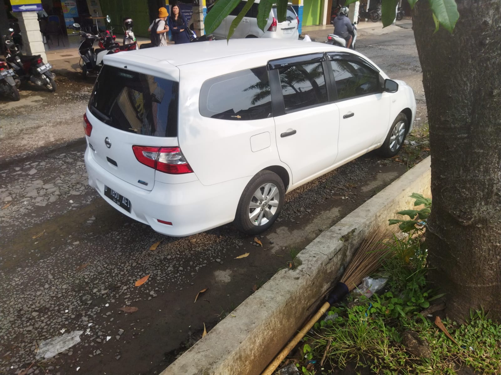 2016 Nissan Grand Livina 1.5 SV CVT 2016 Nissan Grand Livina 1.5 SV CVT