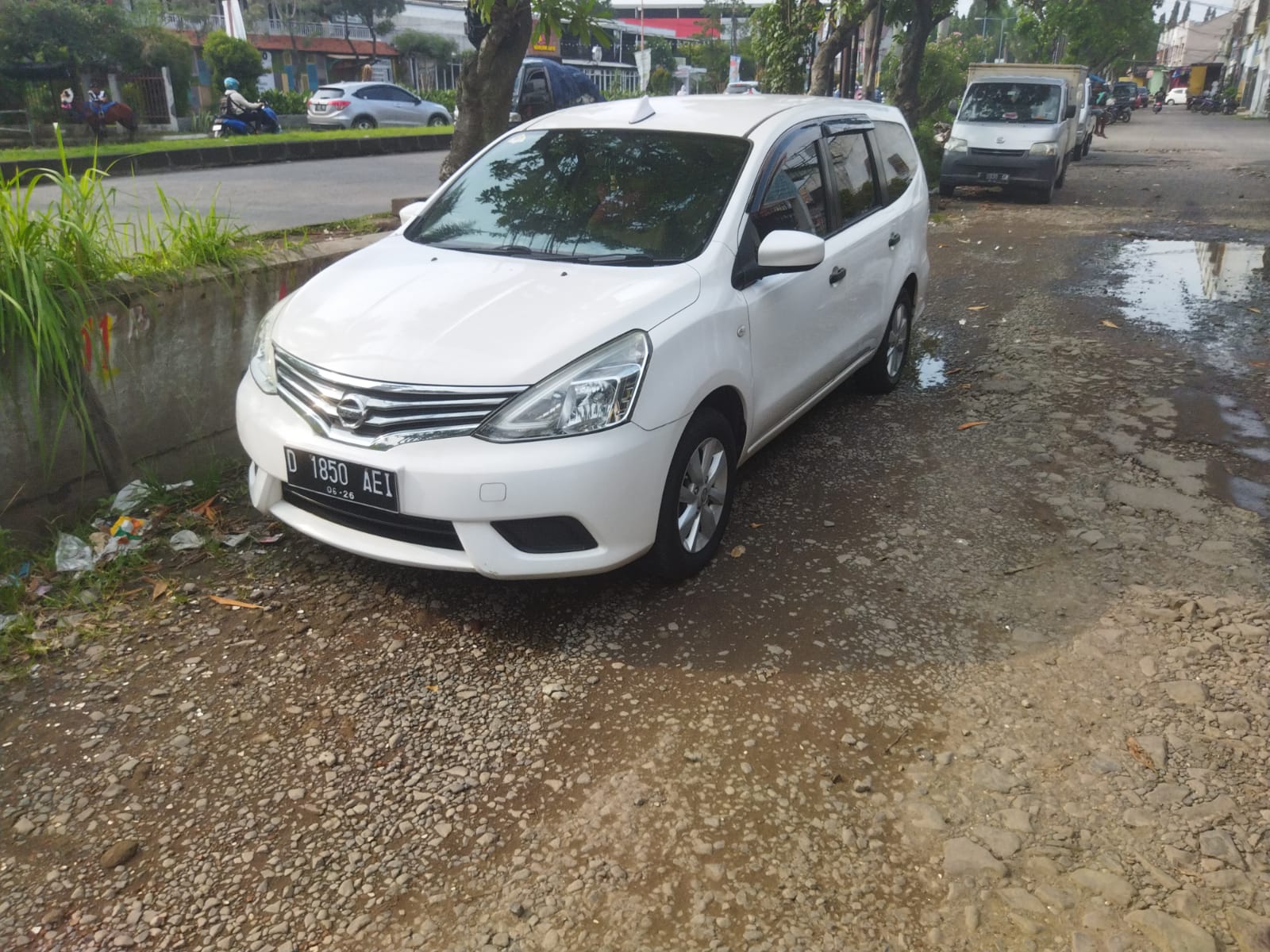 2016 Nissan Grand Livina 1.5 SV CVT 2016 Nissan Grand Livina 1.5 SV CVT