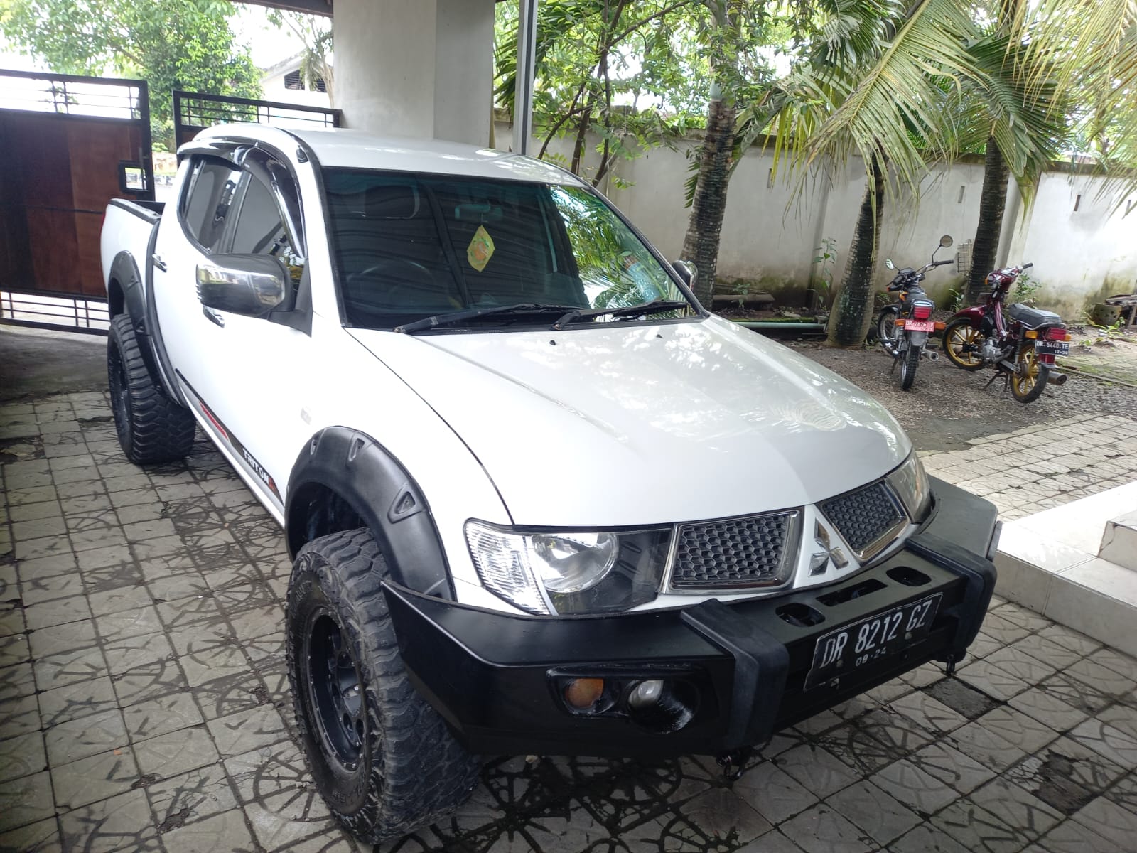2013 Mitsubishi Strada CR 2.5 A DC EXCEED  A/T 2013 Mitsubishi Strada CR 2.5 A DC EXCEED  A/T