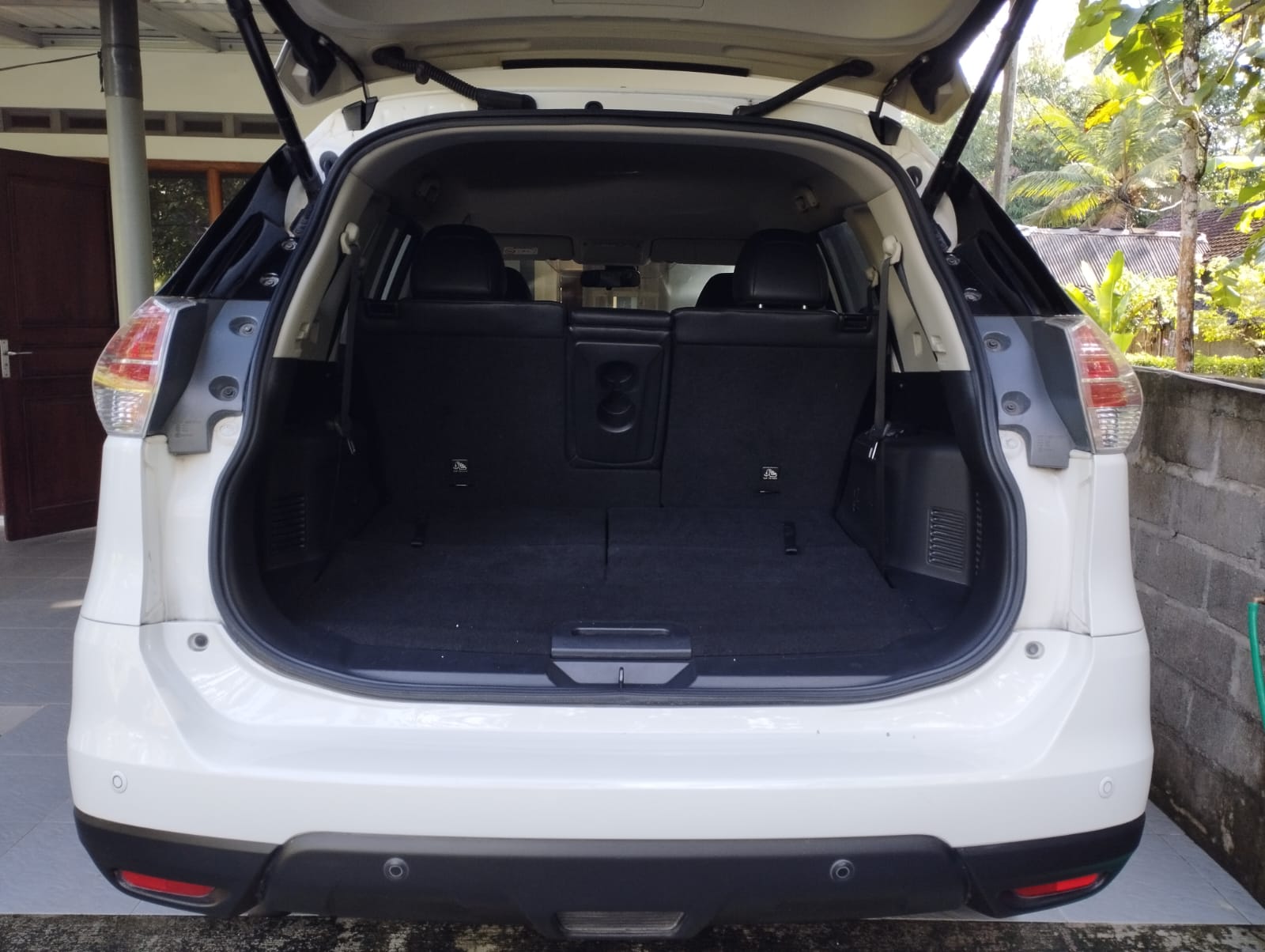 2016 Nissan X-Trail  `2.5 ST AT 2016 Nissan X-Trail  `2.5 ST AT