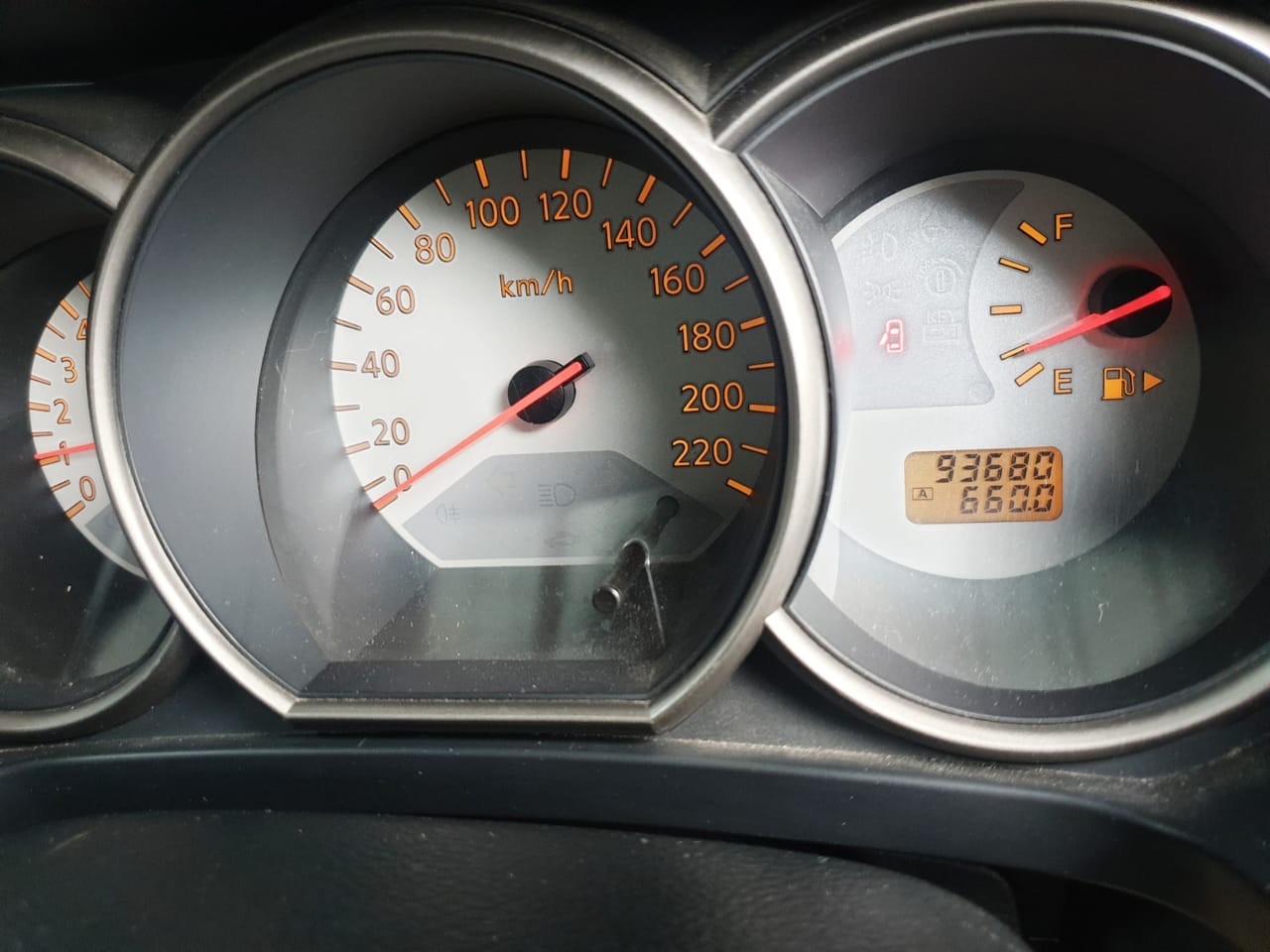 2011 Nissan Grand Livina  1.5 XV MT 2011 Nissan Grand Livina  1.5 XV MT