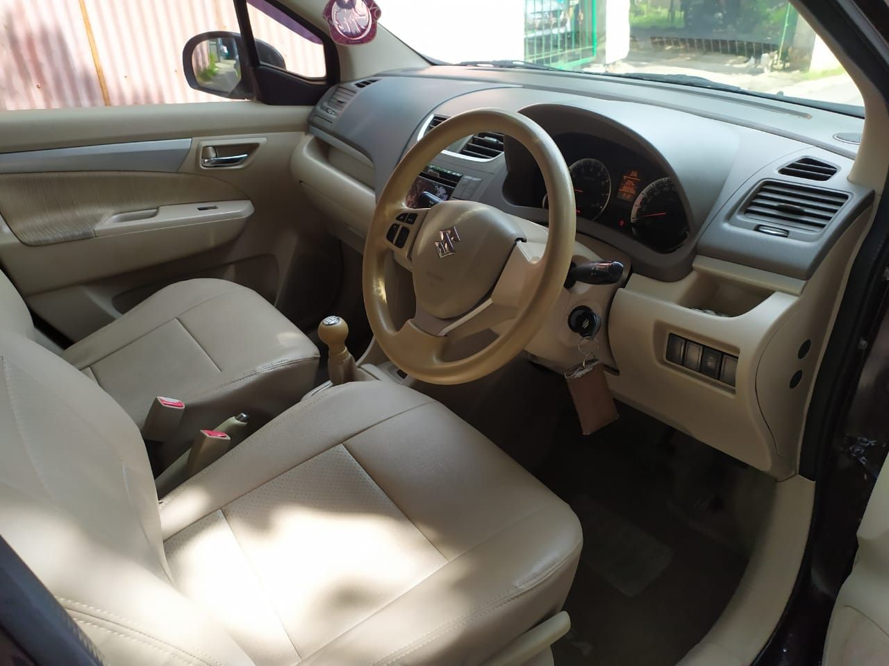 2014 Suzuki Ertiga GX MT 2014 Suzuki Ertiga GX MT