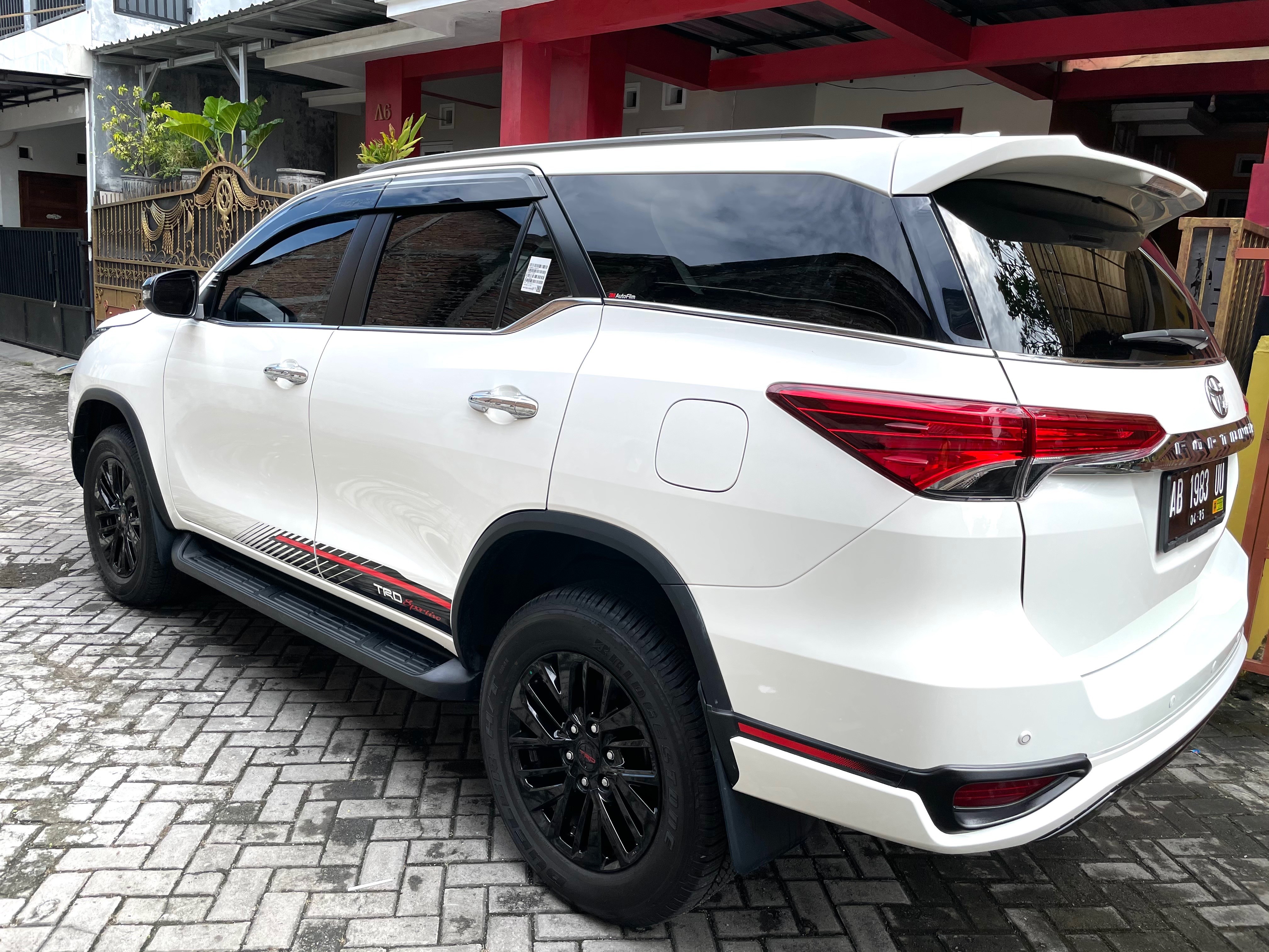 2020 Toyota Fortuner VRZ 4X2 TRD 2.4L AT 2020 Toyota Fortuner VRZ 4X2 TRD 2.4L AT