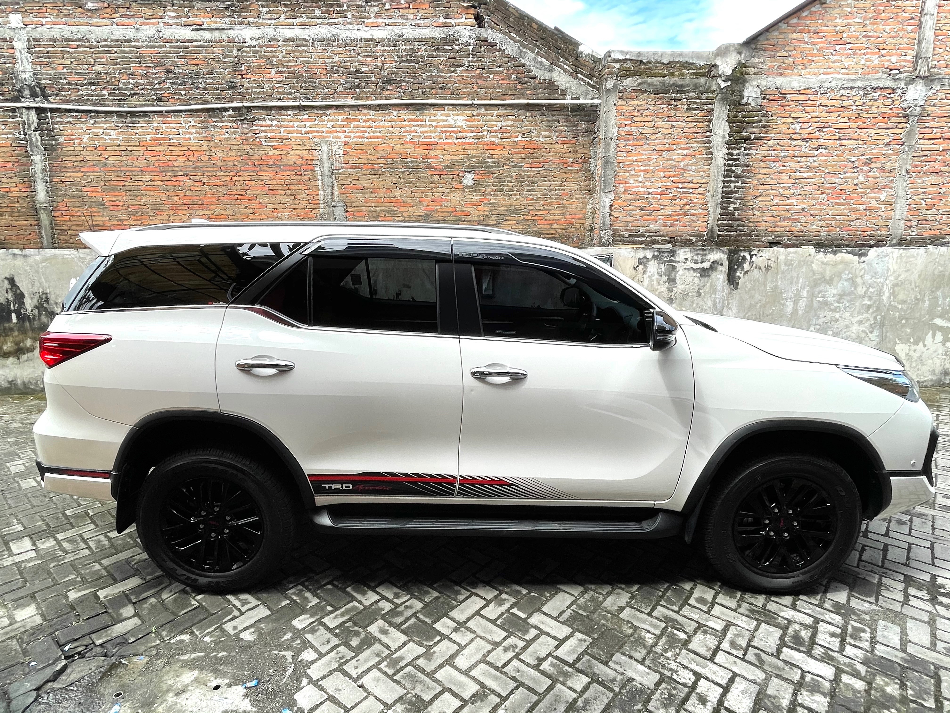 2020 Toyota Fortuner VRZ 4X2 TRD 2.4L AT 2020 Toyota Fortuner VRZ 4X2 TRD 2.4L AT