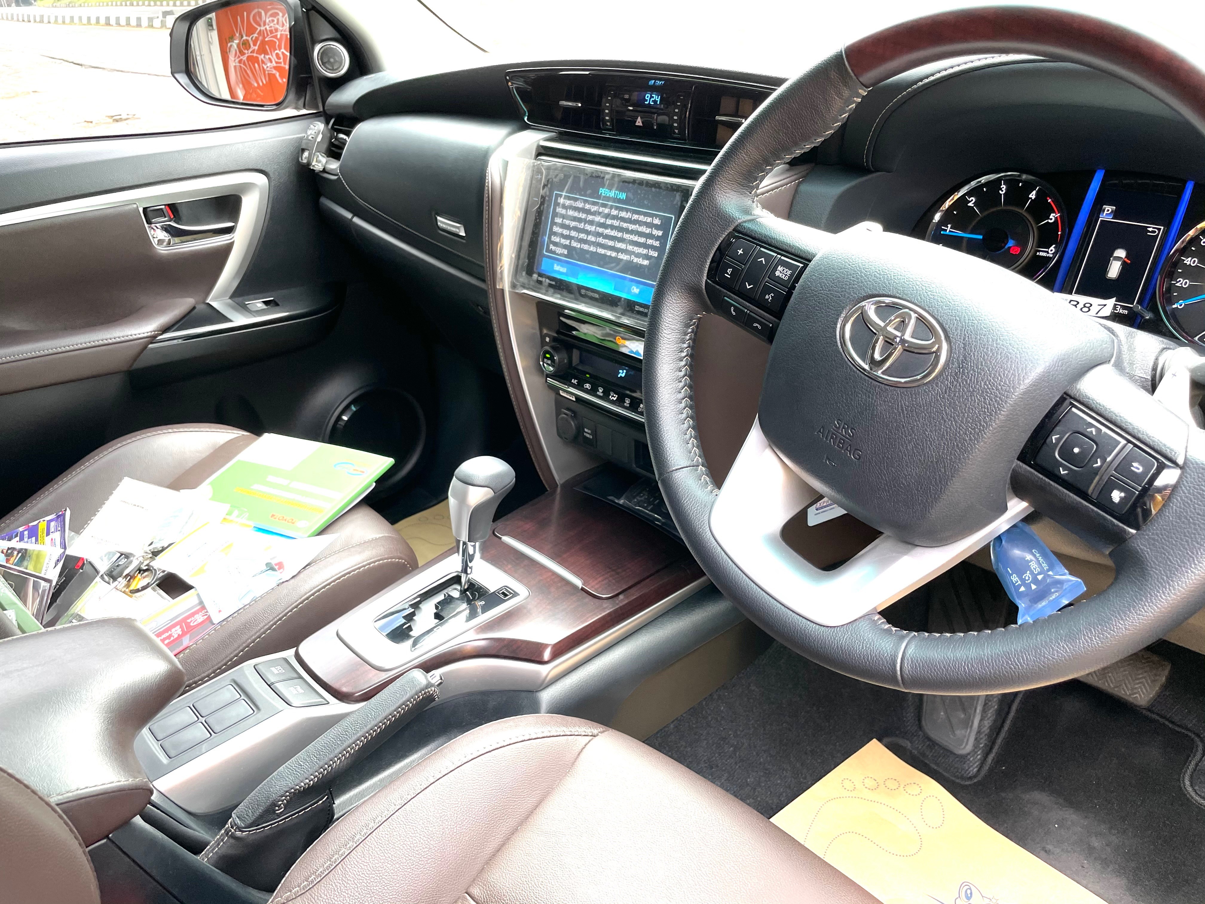 2020 Toyota Fortuner VRZ 4X2 TRD 2.4L AT 2020 Toyota Fortuner VRZ 4X2 TRD 2.4L AT