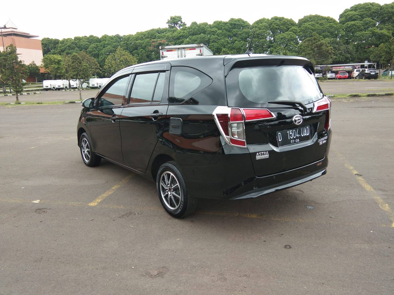 Old 2016 Daihatsu Sigra  1.2 R MT 1.2 R MT
