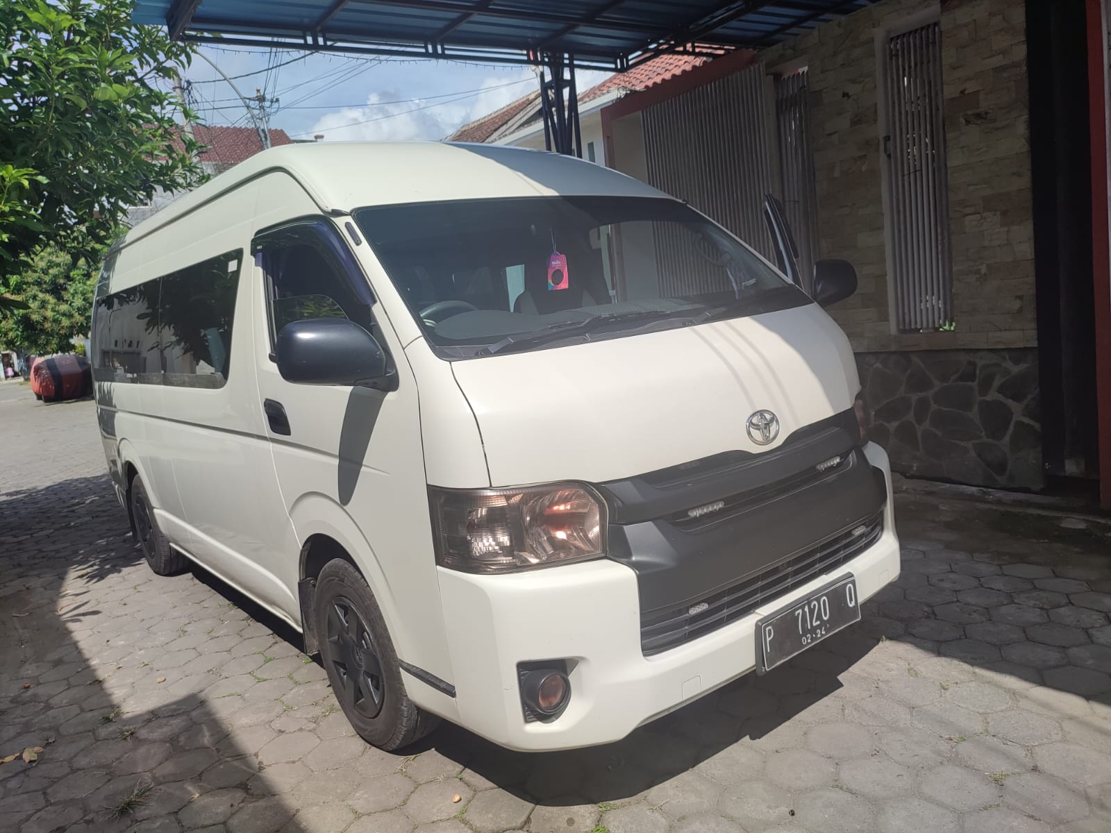 2023 Toyota Hiace Commuter Manual	Luxury 2023 Toyota Hiace Commuter Manual	Luxury