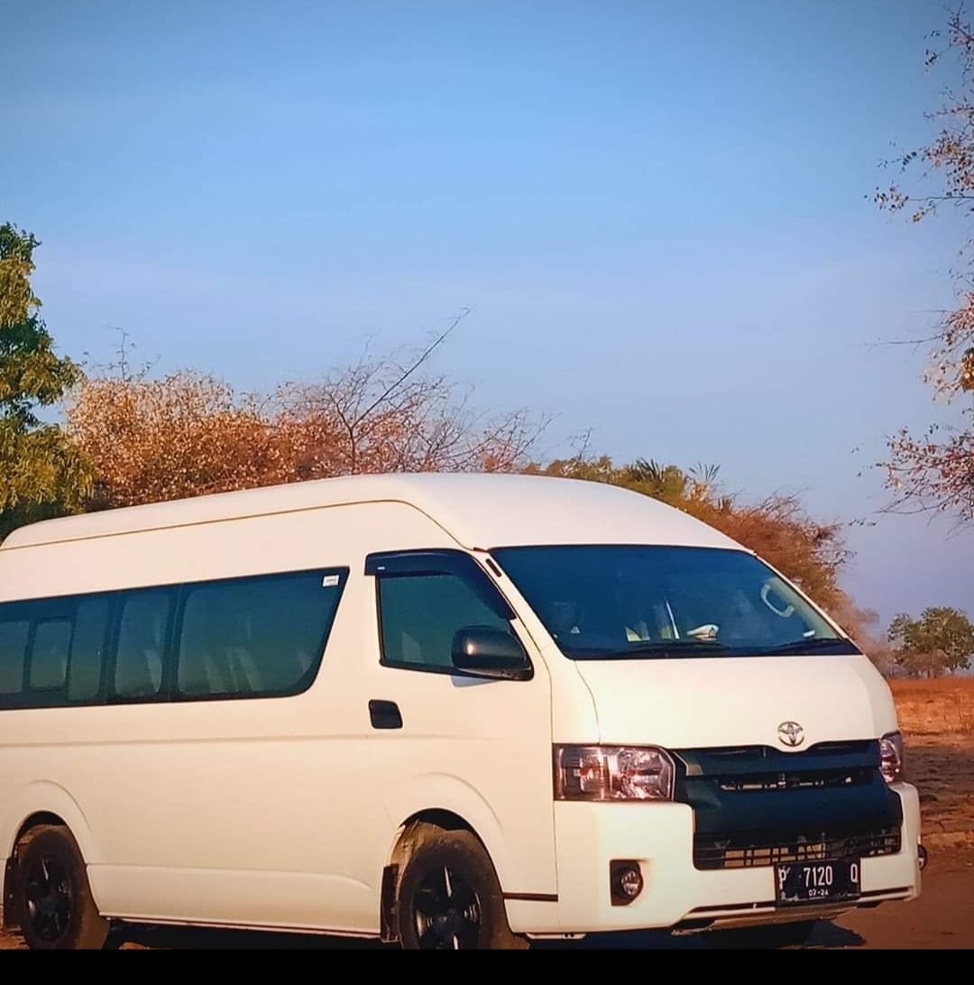 2023 Toyota Hiace Commuter Manual	Luxury 2023 Toyota Hiace Commuter Manual	Luxury