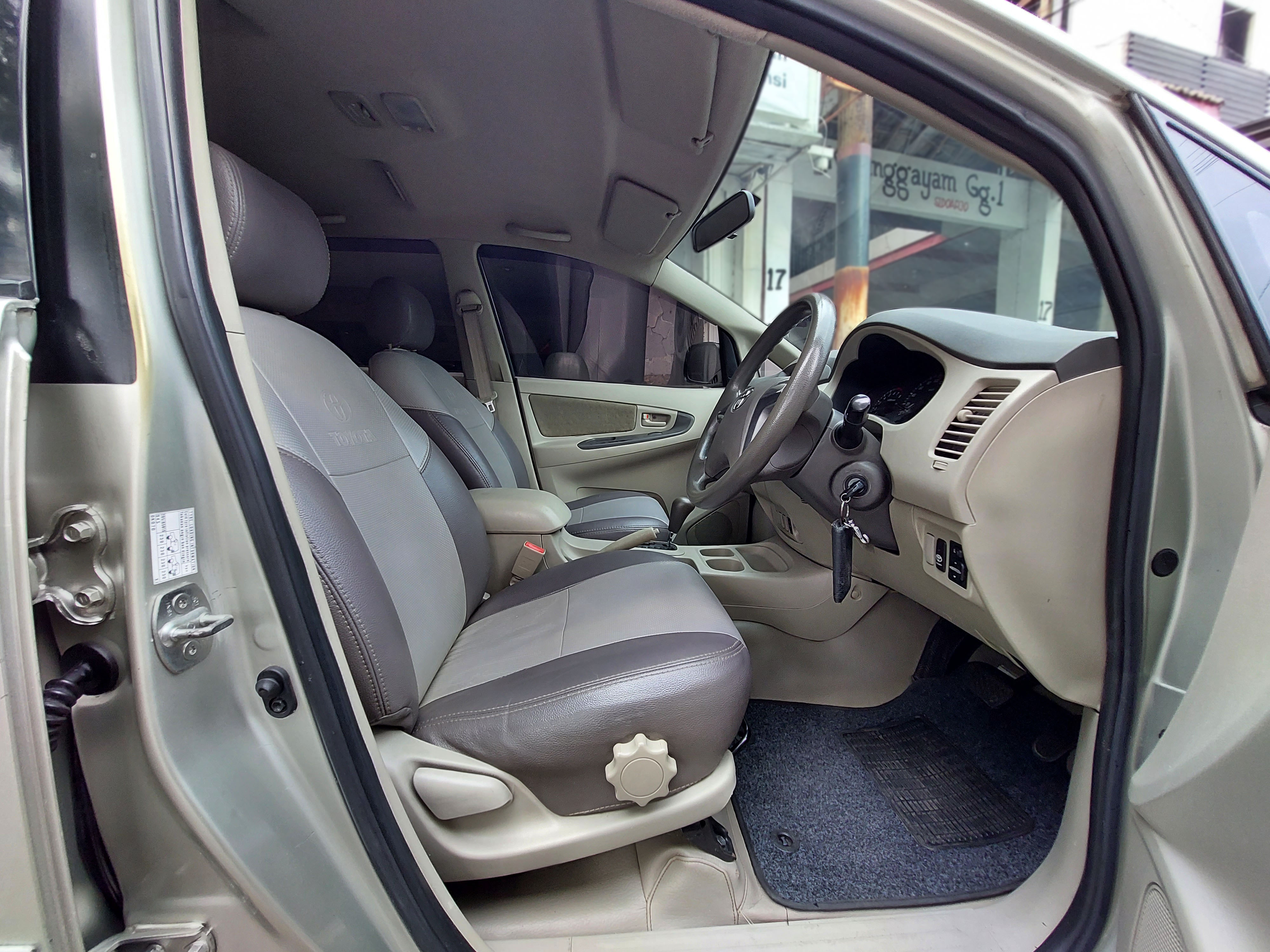 Dijual 2013 Toyota Kijang Innova 2.0 G AT 2.0 G AT Bekas
