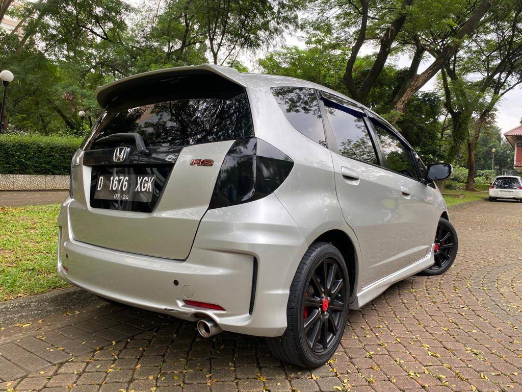2013 Honda Jazz  1.5 GE8 AT 2013 Honda Jazz  1.5 GE8 AT