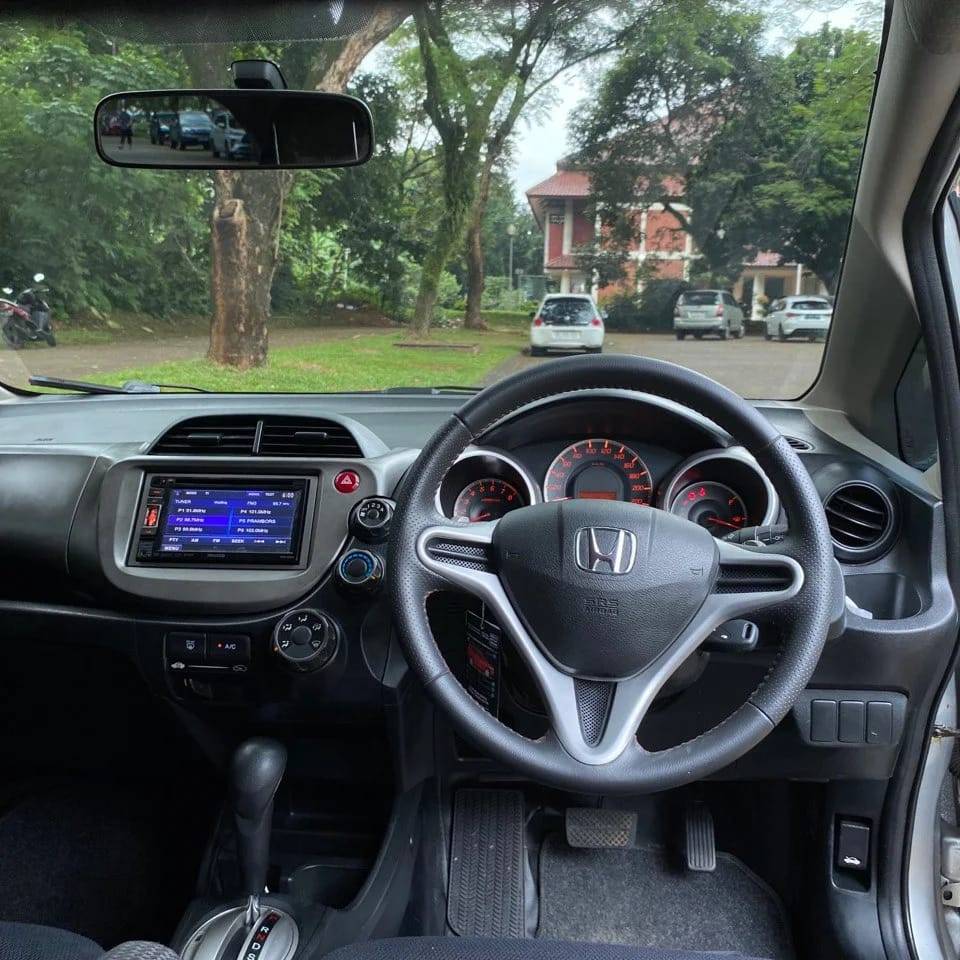 2013 Honda Jazz  1.5 GE8 AT 2013 Honda Jazz  1.5 GE8 AT