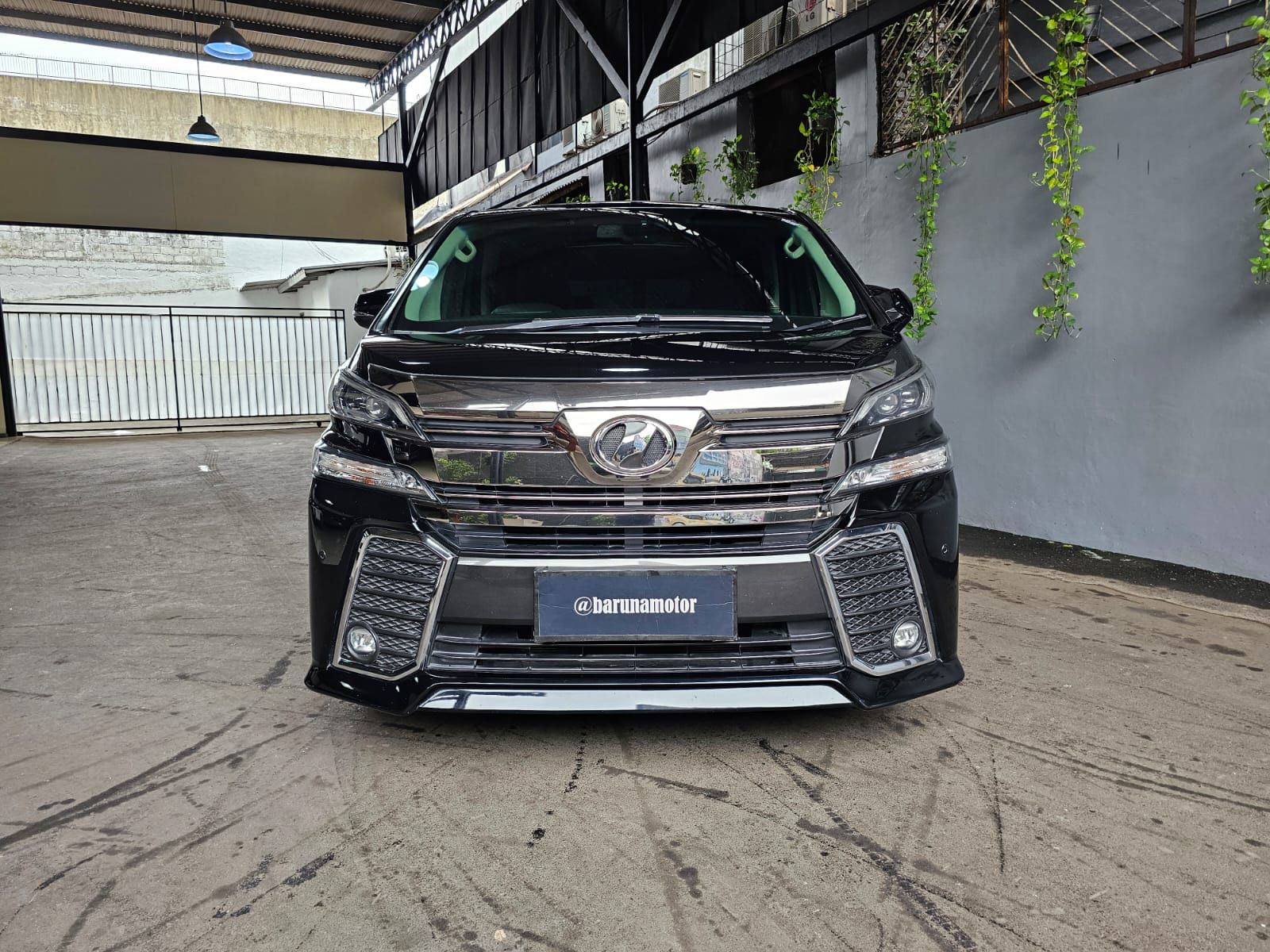 2015 Toyota Alphard 2.5 G A/T Bekas 2015 Toyota Alphard 2.5 G A/T Bekas
