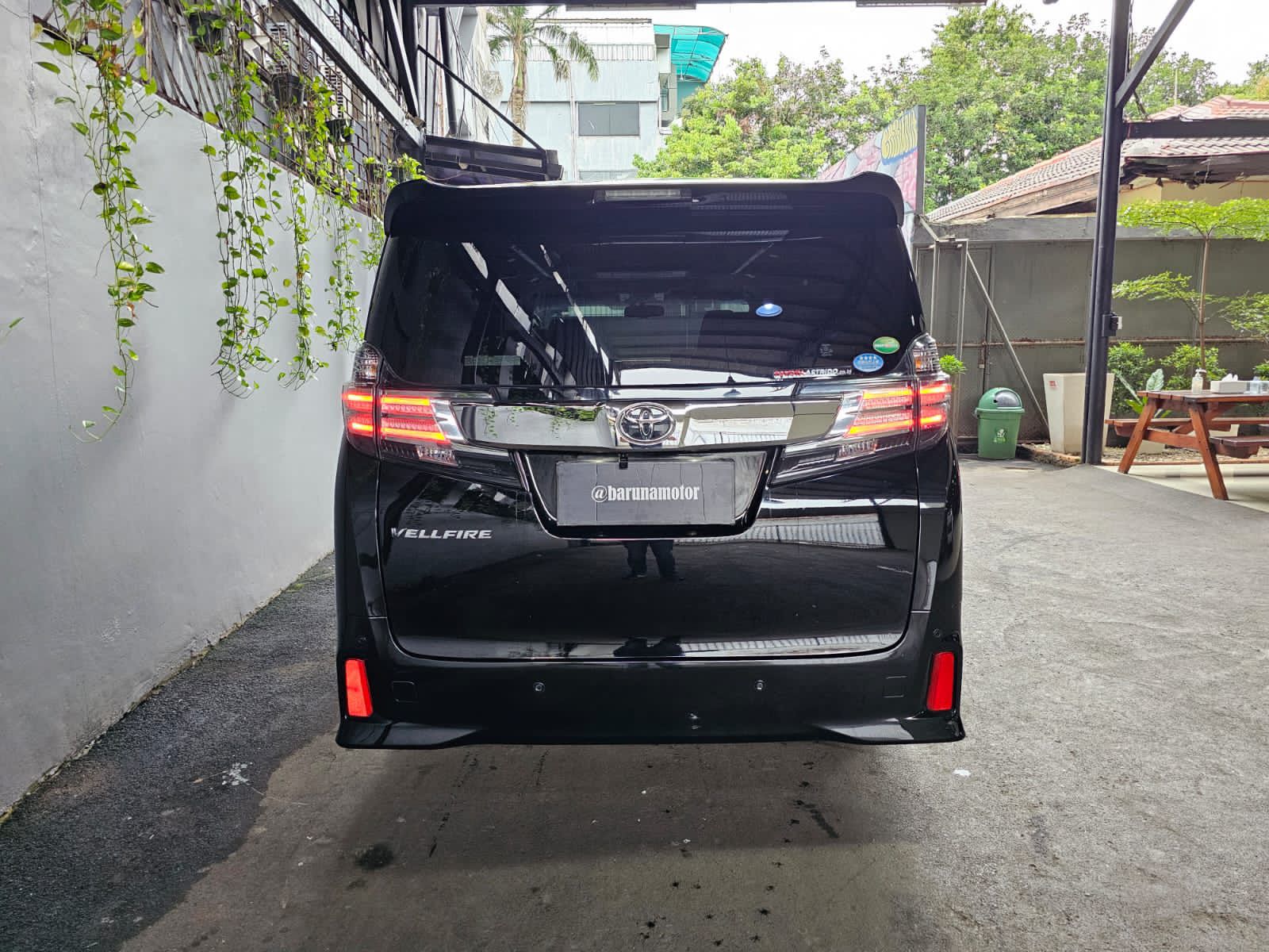 2015 Toyota Alphard 2.5 G A/T 2015 Toyota Alphard 2.5 G A/T