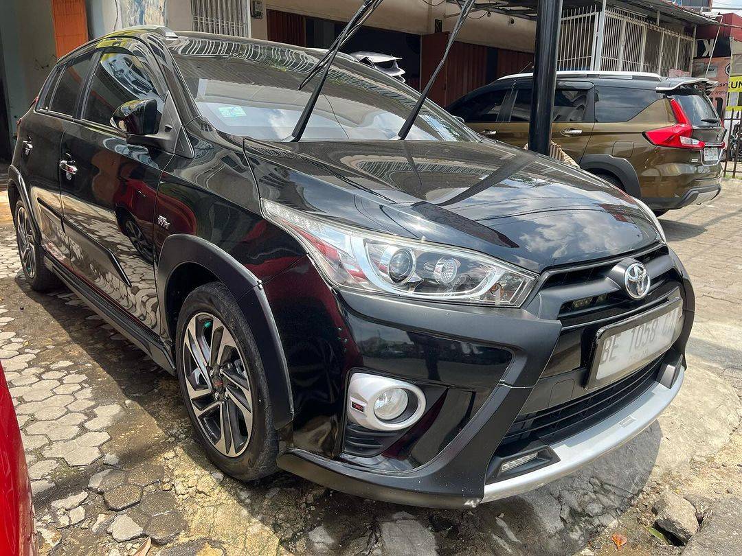 2017 Toyota Yaris Heykers CVT 2017 Toyota Yaris Heykers CVT