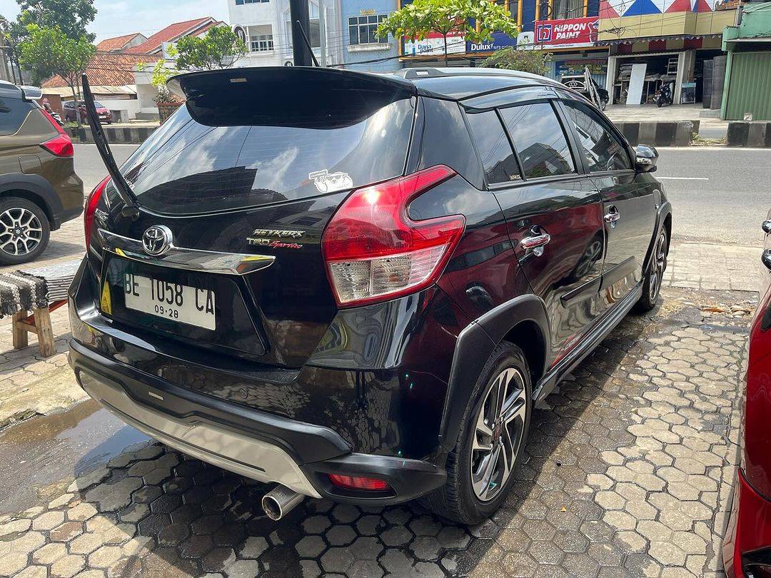 2017 Toyota Yaris Heykers CVT 2017 Toyota Yaris Heykers CVT