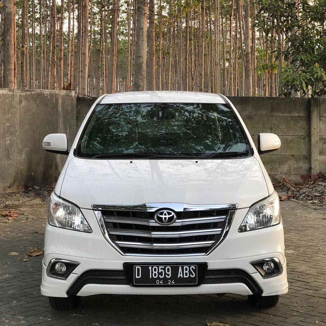 Second Hand 2014 Toyota Kijang Innova V Luxury M/T Gasoline Second Hand 2014 Toyota Kijang Innova V Luxury M/T Gasoline