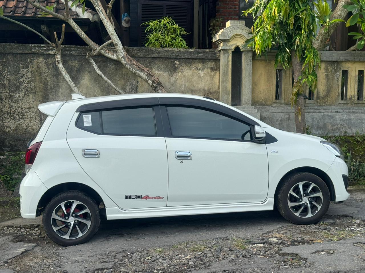 2017 Daihatsu Ayla  2017 Daihatsu Ayla