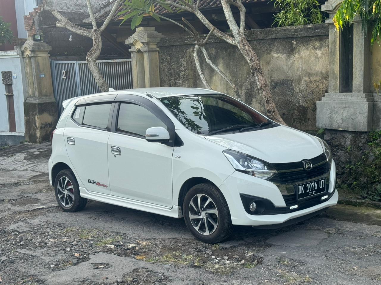 2017 Daihatsu Ayla  2017 Daihatsu Ayla