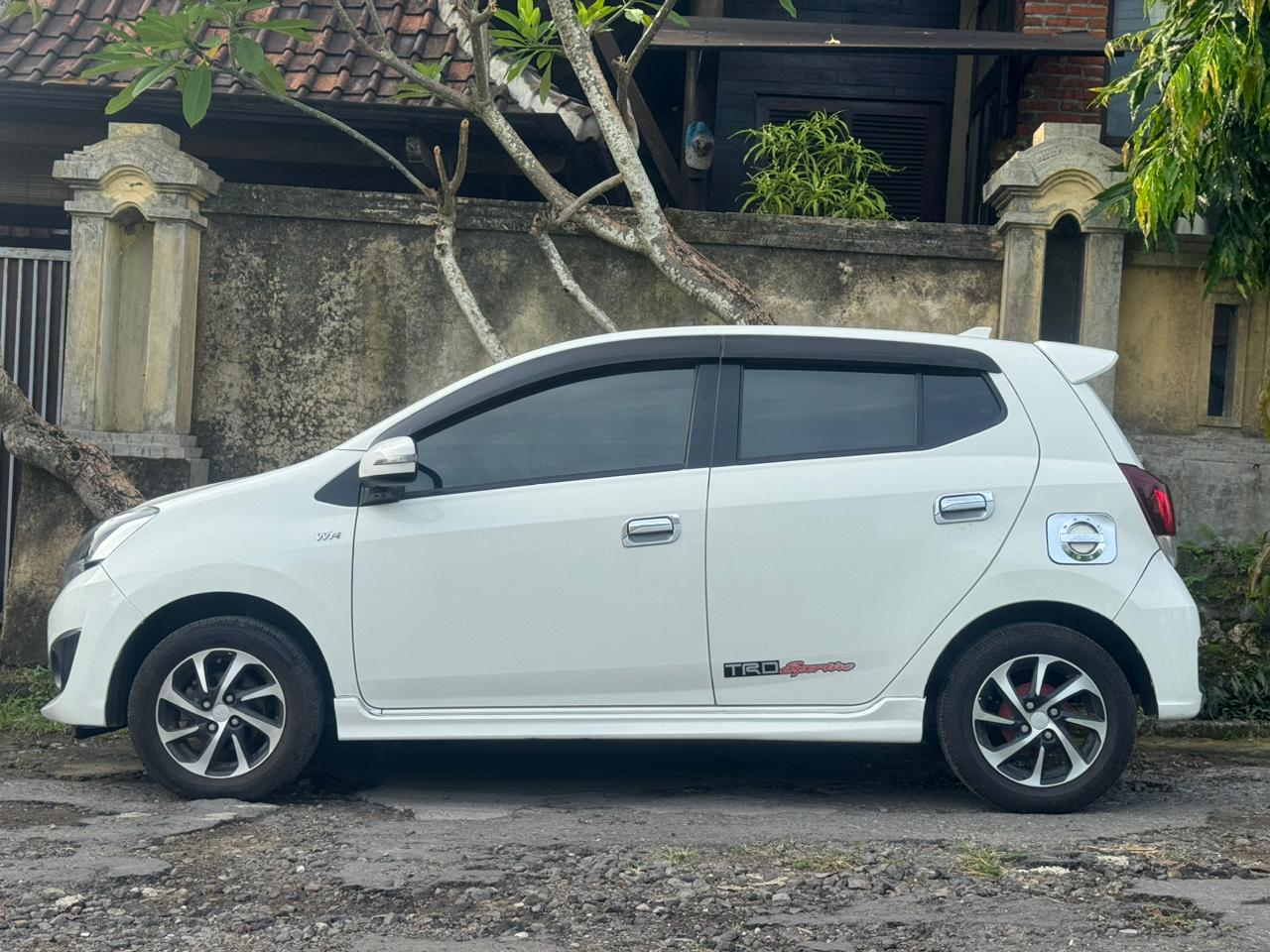 2017 Daihatsu Ayla  2017 Daihatsu Ayla